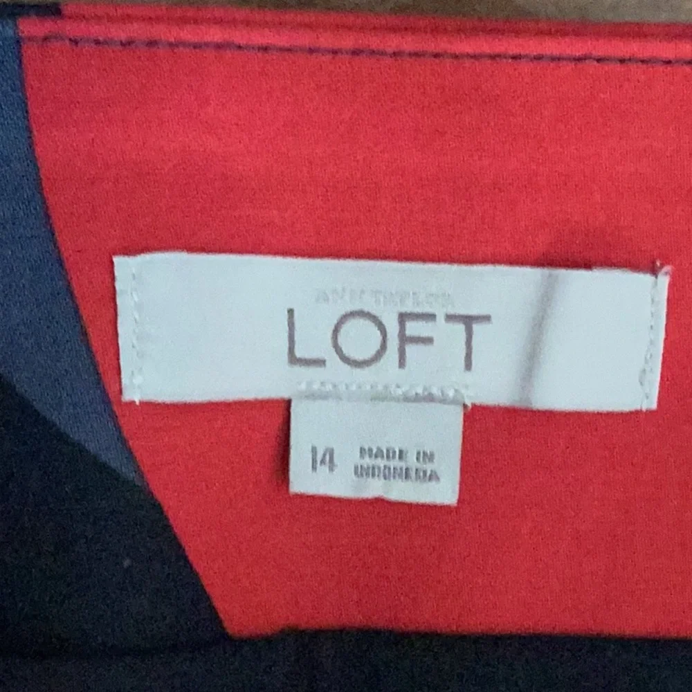 Ann Taylor Loft floral pencil skirt.‎ Maybe worn once.